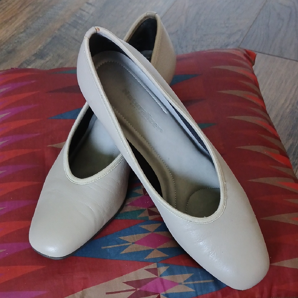 Naturalizer Taupe Ballet Toe Glove Heels Size 8